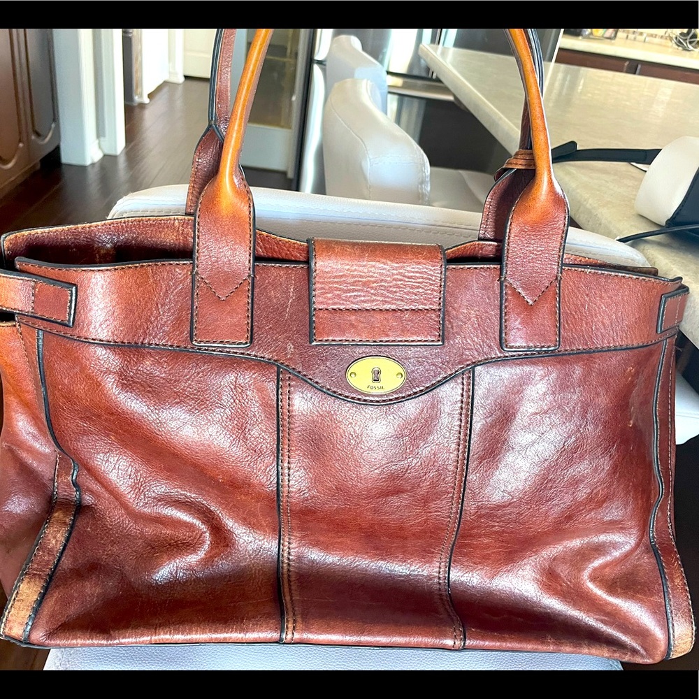 Fossil vintage large leather bag.